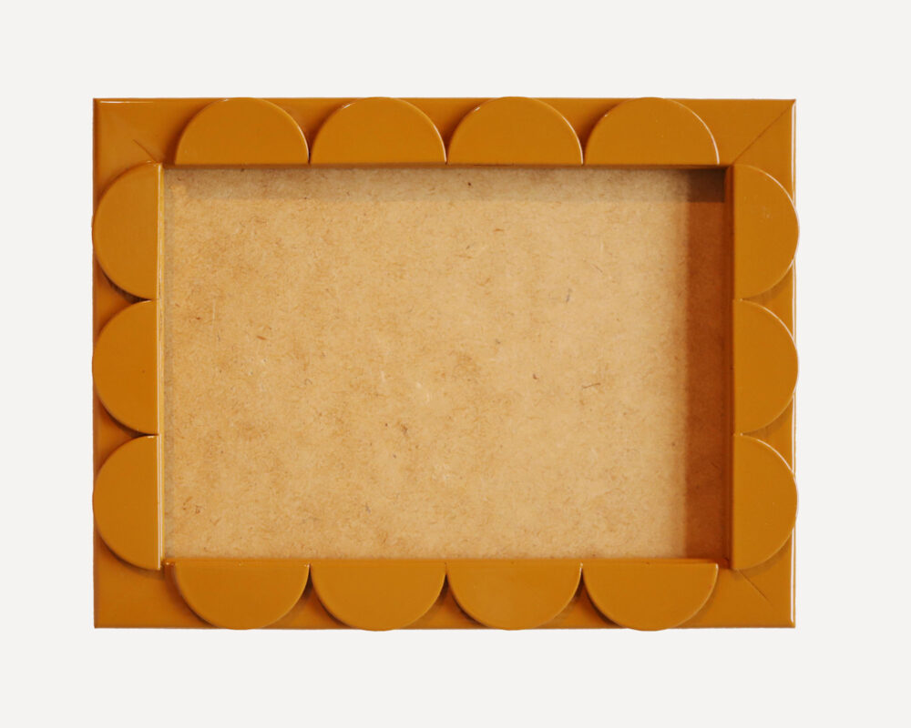 FRAME 5X7″ SCALLOP MUSTARD