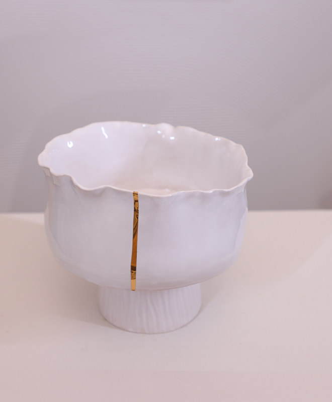 COUPE ON FOOT WITH GOLDEN STIPES