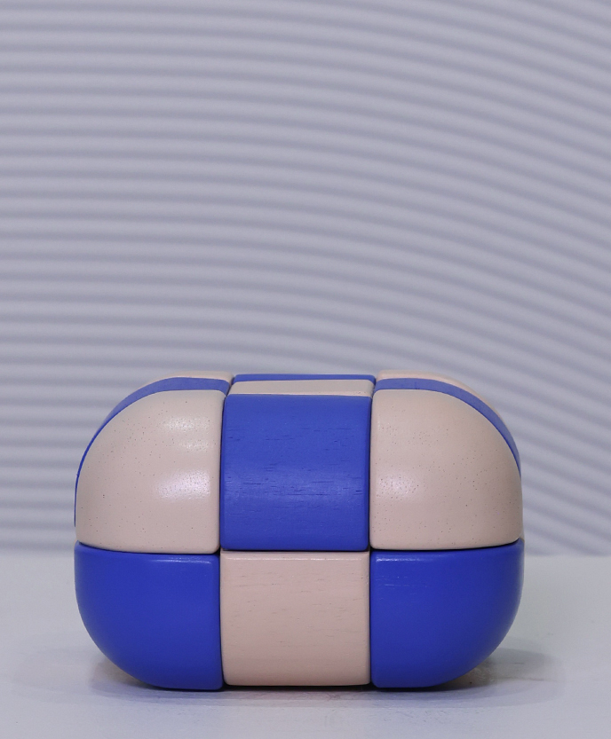 PATCHED LOW BOX IN COBALT