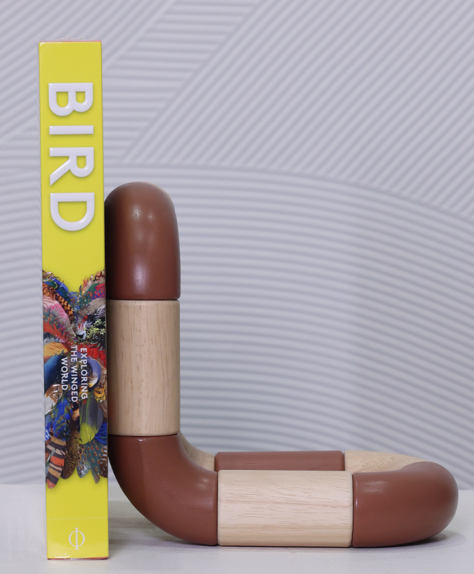101564 BOOKEND LOOP IN WOOD (2) 101564 BOOKEND LOOP IN WOOD (2)
